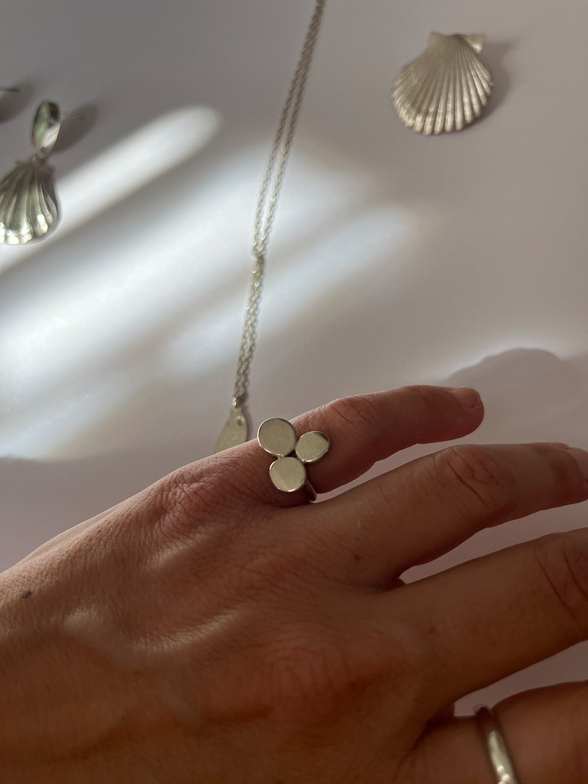 3 dots chevalier ring